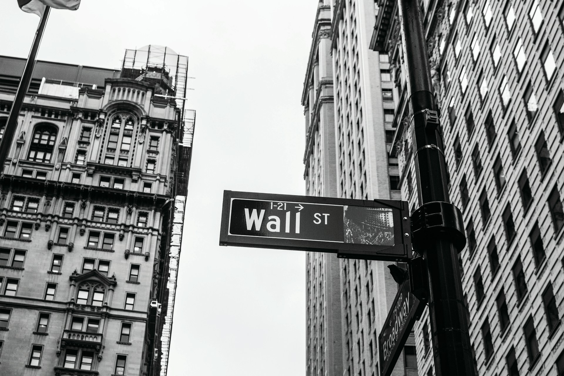 Chris Li/Unsplash/Wall Street