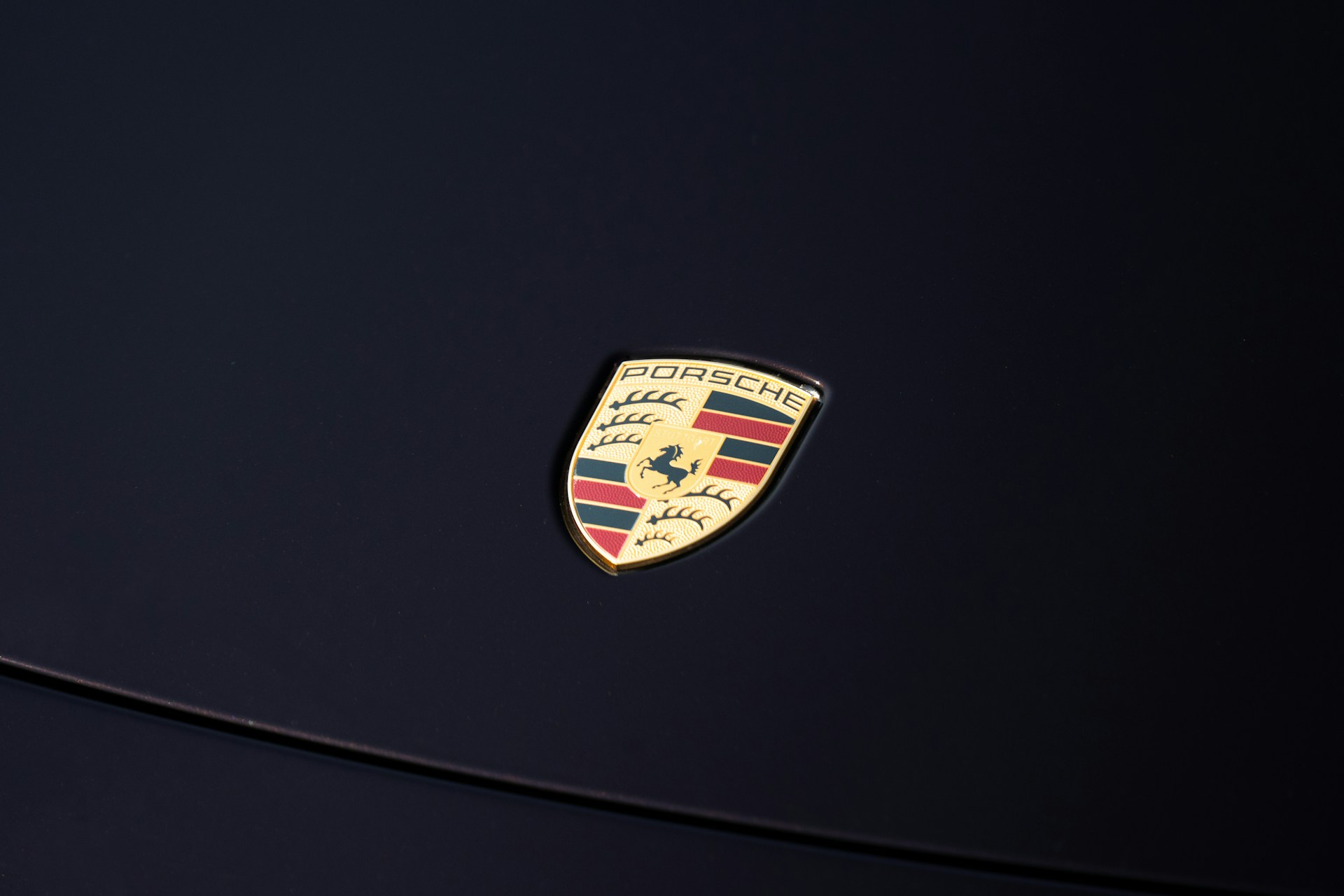 Porsche logo. Aiden Rosewell/Unsplash